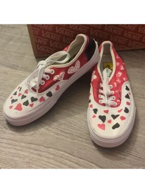 Vans with hearts on them size 7